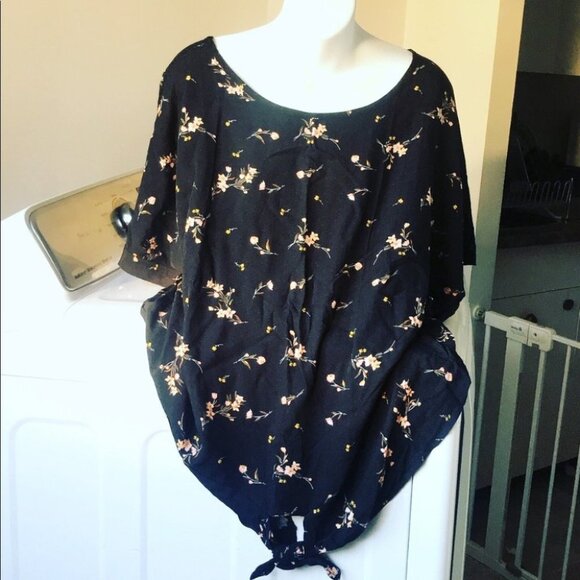 Buffalo xxLarge Women’s Black Floral  Tie Front Top - Picture 7 of 13